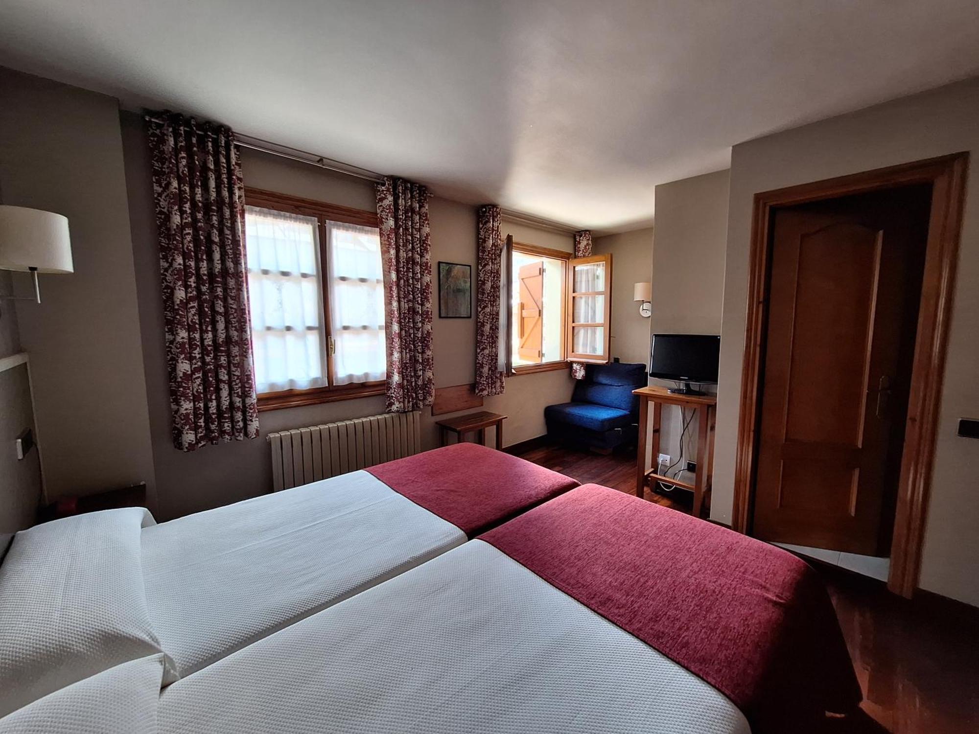 Hotel Aragueells Benasque Ngoại thất bức ảnh